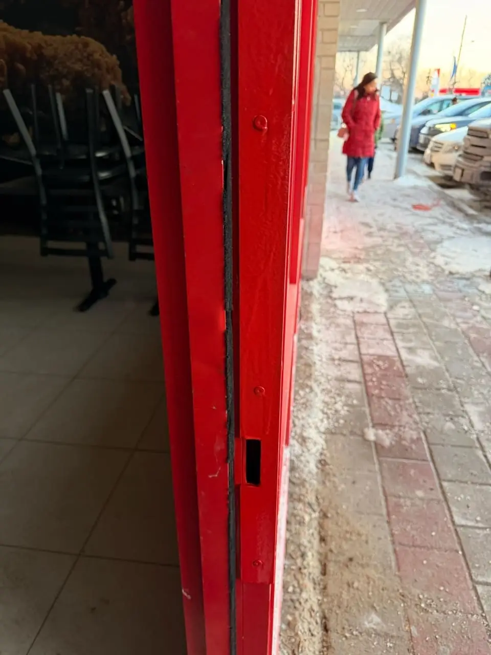 Thornhill commercial store door repaired after break-in attempt so it could lock again