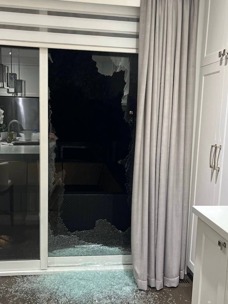 Shattered patio slider glass in East Gwillimbury before replacement