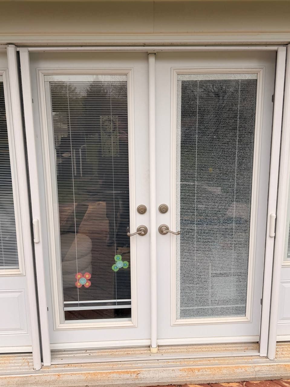 Damaged garden door glass with built-in blinds in Halton Hills before replacement