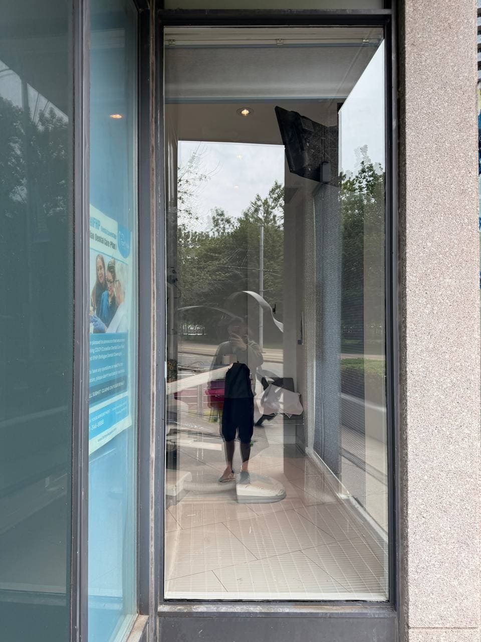 Storefront glass replaced in Brampton after breakage